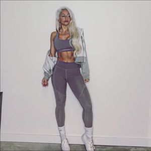 Alphalete sports bra and leggings set